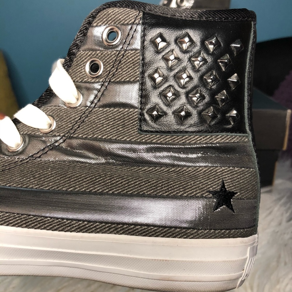 Sneakers - Picture 2 of 5